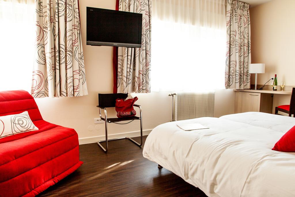 Hotel Le Menestrel Рибовиль Номер фото