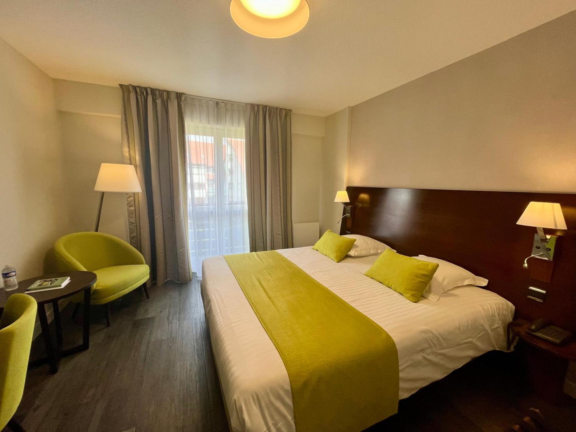 Hotel Le Menestrel Рибовиль Экстерьер фото