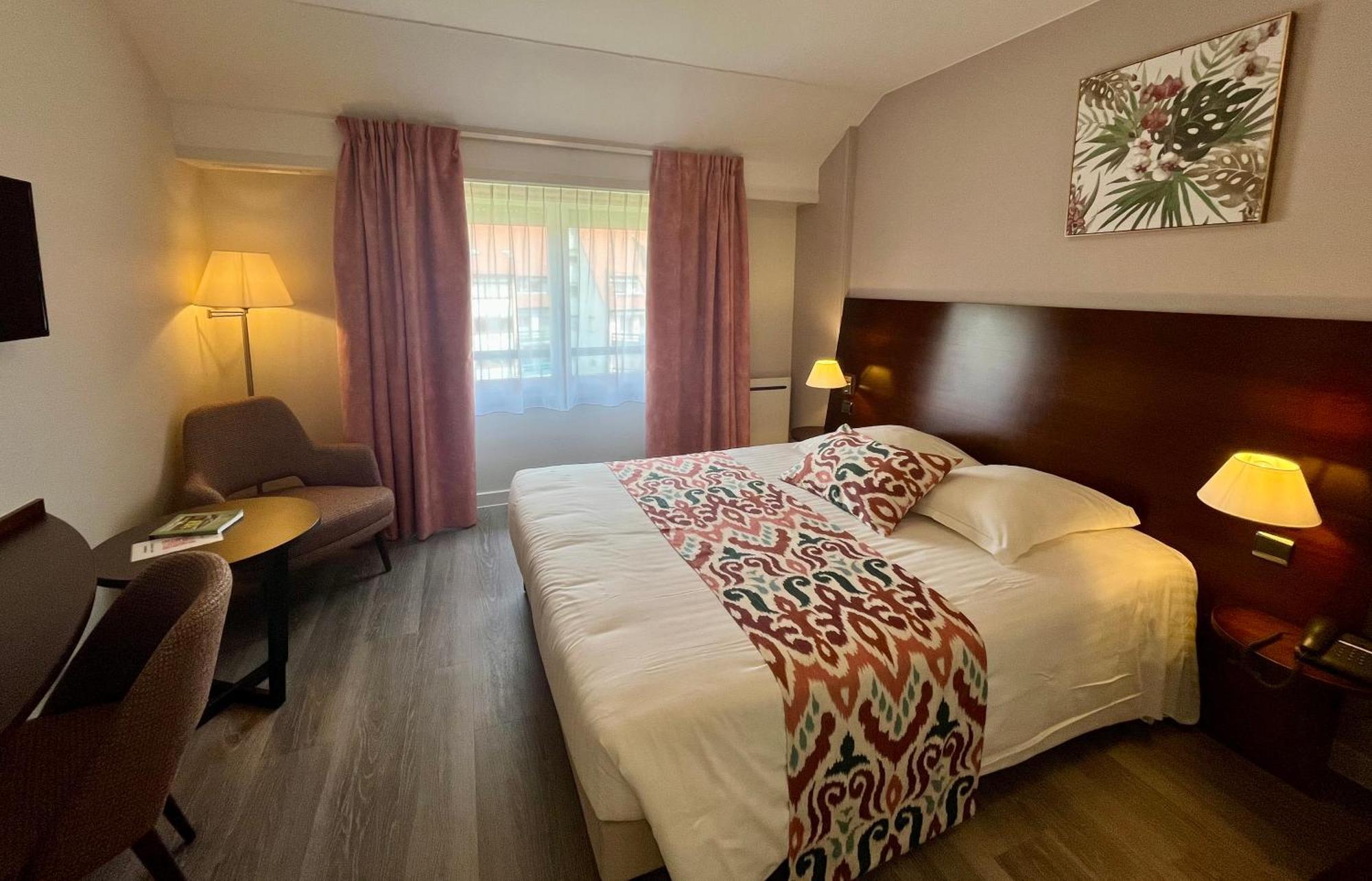Hotel Le Menestrel Рибовиль Экстерьер фото