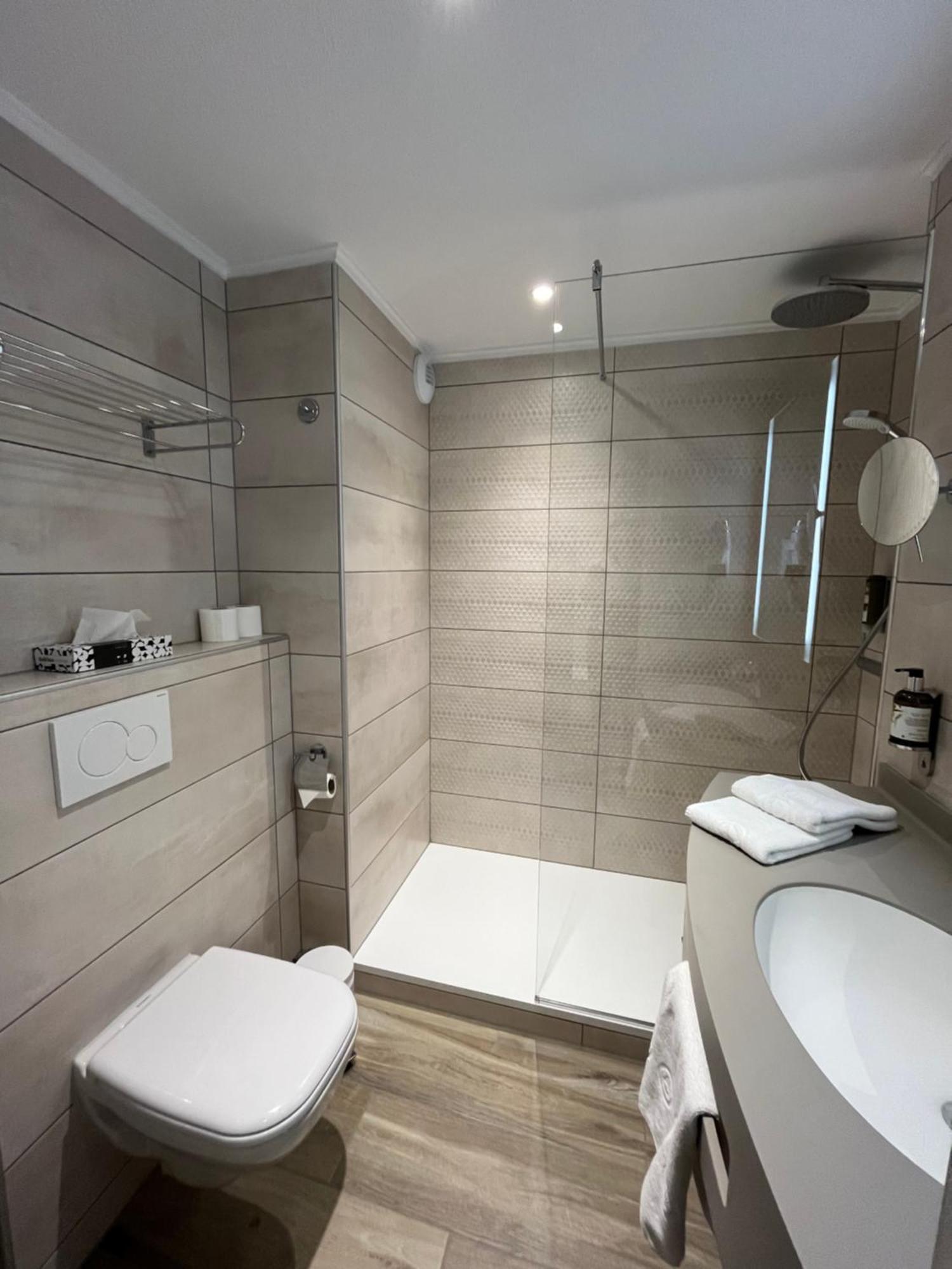 Hotel Le Menestrel Рибовиль Экстерьер фото