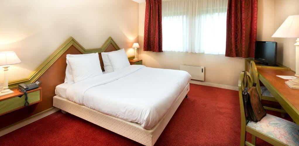 Hotel Le Menestrel Рибовиль Экстерьер фото